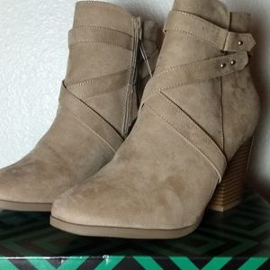 New!! Women's shoes - Size 10. Worthington boots